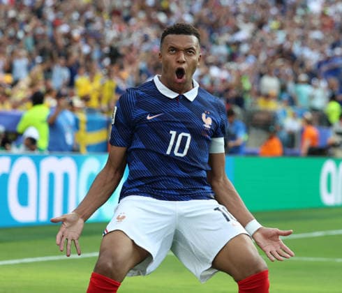 June 30, 2026, East Rutherford, New Jersey, USA: France forward Kylian Mbappe (10) celebrates scoring a goal in the second half during the June 30th FIFA World Cup, WM, Weltmeisterschaft, Fussball 2026 matchup between France and Sweden at MetLife Stadium in East Rutherford, New Jersey. FIFA World Cup 2026: France : Sweden  - ZUMAs325 20260630_zsp_s325_025 Copyright: xJessxStilesx