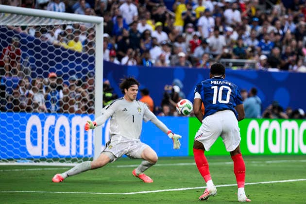 France v Sweden - FIFA World Cup, WM, Weltmeisterschaft, Fussball 2026 Kylian Mbappe of France scores a goal during the FIFA World Cup 2026 round of 32 football match between France and Sweden. East Rutherford United States Copyright: xNicolòxCampox