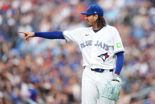 June 30, 2026, Toronto, On, CANADA: Toronto Blue Jays pitcher Kevin Gausman (34) gestures to a teammate against the New York Mets during first inning MLB, Baseball Herren, USA baseball action in Toronto on Tuesday, June 30, 2026. Canada News - June 30, 2026  - ZUMAc35_ 20260630_zaf_c35_061 Copyright: xNathanxDenettex