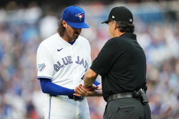 June 30, 2026, Toronto, On, CANADA: Toronto Blue Jays pitcher Kevin Gausman (34) has his hands checked by an umpire during second inning MLB, Baseball Herren, USA baseball action against the New York Mets in Toronto on Tuesday, June 30, 2026. Canada News - June 30, 2026  - ZUMAc35_ 20260630_zaf_c35_067 Copyright: xNathanxDenettex