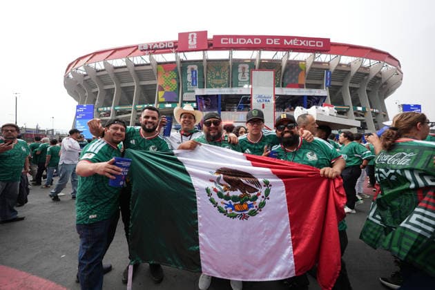 Mexico v Ecuador Round of 32 - FIFA World Cup, WM, Weltmeisterschaft, Fussball 2026 Supporters of Mexico national team, Nationalteam attend the FIFA Word Cup 2026 round of 32 match between Mexico and Ecuador at Mexico City Stadium. on June 30, 2026 in Mexico City, Mexico. (Photo by Ian Robles Eyepix Group) Copyright: xIanxRobles xEyepixxGroupx EL_30062026_189686JPEG
