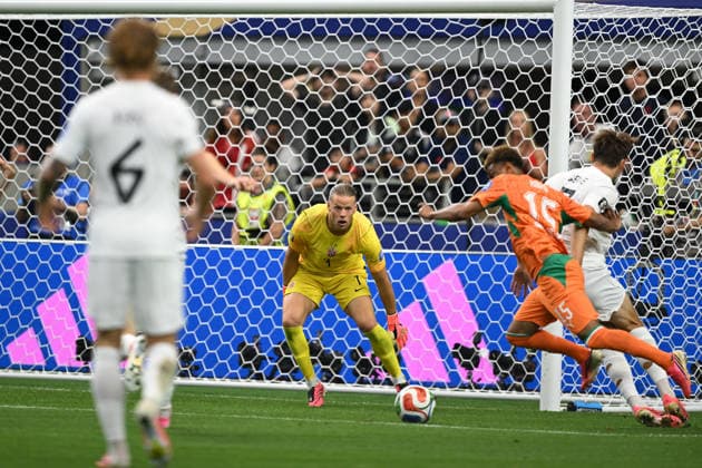June 30, 2026: Norway goalkeeper oËœrjan Nyland (1) focused on the ball during the FIFA World Cup, WM, Weltmeisterschaft, Fussball Round of 32 matchup between CoÂ te d Ivoire and Norway at Dallas Stadium in Arlington, Texas. Cal Media Arlington USA - ZUMAc04_ 20260630_zma_c04_073 Copyright: xMichaelxDornx