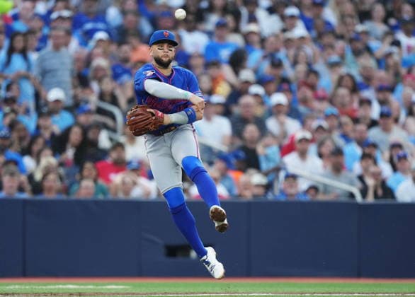 June 30, 2026, Toronto, On, CANADA: New York Mets third baseman Bo Bichette (19) throws to first base during fourth inning MLB, Baseball Herren, USA baseball action against the Toronto Blue Jays in Toronto on Tuesday, June 30, 2026. Canada News - June 30, 2026  - ZUMAc35_ 20260630_zaf_c35_072 Copyright: xNathanxDenettex