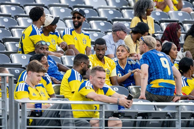 260630 Alexander Isak of Sweden with his family after the FIFA World Cup, WM, Weltmeisterschaft, Fussball 2026 round of 32 football match between France and Sweden on June 30, 2026 in New Jersey. Photo: Petter Arvidson BILDBYRAN kod PA PA1270 fotboll football soccer fotball vm fotbolls-vm fotball-vm fotbolls-vm 2026 fifa world cup 2026 sverige sweden sverige a bbeng frankrike france round of 32 16-delsfinal *** June 30, 2026: Alexander Isak of Sweden with his family after the FIFA World Cup 2026 Round of 32 soccer match between France and Sweden on June 30, 2026 in New Jersey. Photo by Petter Arvidson, BILDBYRAN, code PA PA1270. soccer, football, World Cup, 2026 FIFA World Cup, Sweden, Sweden A, BBeng, Francekrike france round of 32 round of 16  Copyright: PETTERxARVIDSON BB260630PA321