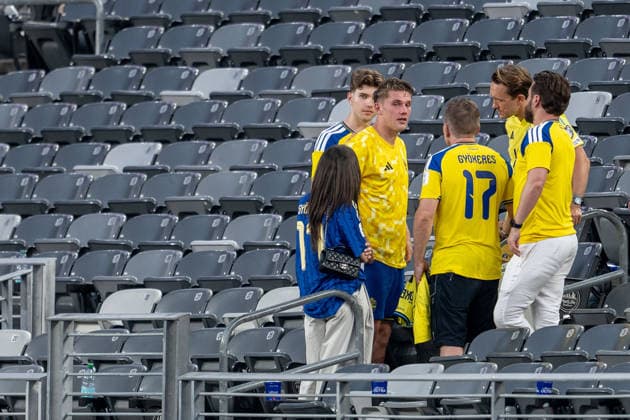 260630 Viktor Gyökeres of Sweden with his family after the FIFA World Cup, WM, Weltmeisterschaft, Fussball 2026 round of 32 football match between France and Sweden on June 30, 2026 in New Jersey. Photo: Petter Arvidson BILDBYRAN kod PA PA1270 fotboll football soccer fotball vm fotbolls-vm fotball-vm fotbolls-vm 2026 fifa world cup 2026 sverige sweden sverige a bbeng frankrike france round of 32 16-delsfinal *** June 30, 2026: Viktor Gyökeres of Sweden with his family after the FIFA World Cup 2026 Round of 32 soccer match between France and Sweden on June 30, 2026 in New Jersey. Photo by Petter Arvidson, BILDBYRAN, code PA PA1270. soccer, football, World Cup, 2026 FIFA World Cup, Sweden, Sweden national team, France, round of 32, quarterfinalskrike france round of 32 round of 16  Copyright: PETTERxARVIDSON BB260630PA327