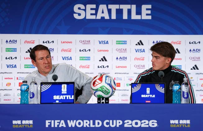(260701) -- SEATTLE, July 1, 2026 -- Belgium s head coach Rudi Garcia (L) and player Charles De Ketelaere attend a press conference, PK, Pressekonferenz ahead of round of 32 match between Belgium and Senegal at the 2026 FIFA World Cup, WM, Weltmeisterschaft, Fussball in Seattle, the United States, June 30, 2026. ) (SP)U.S.-SEATTLE-FOOTBALL-FIFA WORLD CUP-PRESS CONFERENCE-BELGIUM BaixXuefei 