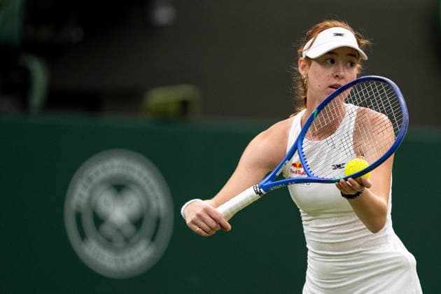 (260701) -- LONDON, July 1, 2026 -- Maya Joint of Australia serves during the women s singles first round match against Serena Williams of the United States at Wimbledon tennis Championship in London, Britain, on June 30, 2026. (Photo by Xinhua) (SP)BRITAIN-LONDON-TENNIS-WIMBLEDON-WOMEN S SINGLES StephenxChung 