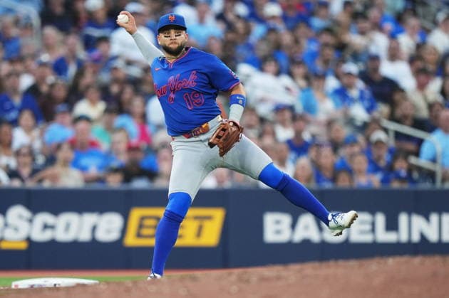 June 30, 2026, Toronto, On, CANADA: New York Mets third baseman Bo Bichette (19) throws to first base on a single by Toronto Blue Jays George Springer during fifth inning MLB, Baseball Herren, USA baseball action in Toronto on Tuesday, June 30, 2026. Canada News - June 30, 2026  - ZUMAc35_ 20260630_zaf_c35_080 Copyright: xNathanxDenettex