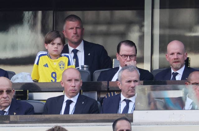 2026 World Cup - France v Sweden Prince Daniel (C) from Sweden, husband of Crown Princess Victoria during the 2026 FIFA World Cup, WM, Weltmeisterschaft, Fussball round of 32 football match between France and Sweden at New York New Jersey Stadium on June 30, 2026 in East Rutherford, New Jersey. Photo by Charles Guerin ABACAPRESS.COM East Rutherford New Jersey United States  Copyright: xGuerinxCharles ABACAx