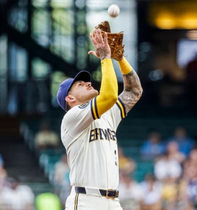 Milwaukee Brewers shortstop Joey Ortiz catches a fly ball hit by Cincinnati Reds second baseman Edwin Arroyo in the second inning of the MLB, Baseball Herren, USA game between the Cincinnati Reds and the Milwaukee Brewers at American Family Field in Milwaukee, Wisconsin on Tuesday, June 30, 2026.  MIL20260630809 TANNENxMAURY