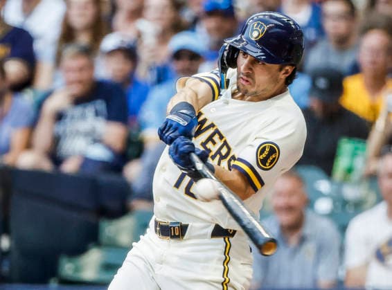 Sport Bilder des Tages #3 Milwaukee Brewers right fielder Sal Frelick hits a single in the second inning of the MLB, Baseball Herren, USA game between the Cincinnati Reds and the Milwaukee Brewers at American Family Field in Milwaukee, Wisconsin on Tuesday, June 30, 2026.  MIL20260630812 TANNENxMAURY