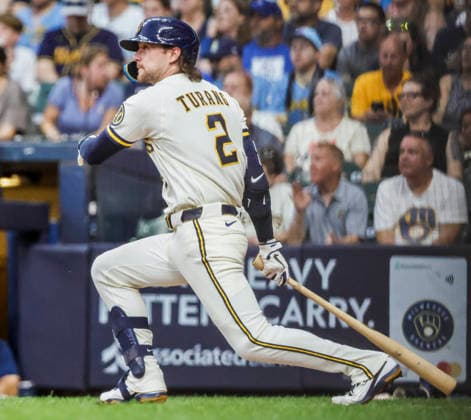 Milwaukee Brewers second baseman Brice Turang hits a single in the sixth inning of the MLB, Baseball Herren, USA game between the Cincinnati Reds and the Milwaukee Brewers at American Family Field in Milwaukee, Wisconsin on Tuesday, June 30, 2026.  MIL20260630830 TANNENxMAURY