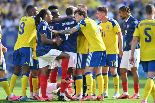 June 30, 2026, East Rutherford, New Jersey, United States of America: East Rutherford, United States of America. 30 Jun, 2026. Players come together during a World Cup 2026 Round of 32 match. France defeated Sweden 3 to 0. Credit: , Jr. Zuma Press World Cup 2026 Round Of 32: France 3:0 Sweden  - ZUMAa301 20260630_aaf_a301_016 Copyright: xBrooksxVonxArxx