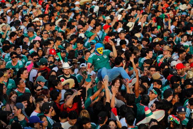 Fans watch Mexico vs Ecuador FIFA World Cup, WM, Weltmeisterschaft, Fussball 2026 match in Guadalajara Mexican fans attend a live broadcast as they wait for the start of the 2026 FIFA World Cup round of 32 match against Ecuador, which was delayed by a thunderstorm, in Guadalajara, Mexico, 30 June 2026. GUADALAJARA Mexico  Copyright: xFRANCISCOxGUASCOx
