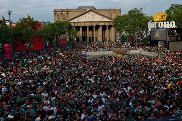 Fans watch Mexico vs Ecuador FIFA World Cup, WM, Weltmeisterschaft, Fussball 2026 match in Guadalajara Mexican fans attend a live broadcast as they wait for the start of the 2026 FIFA World Cup round of 32 match against Ecuador, which was delayed by a thunderstorm, in Guadalajara, Mexico, 30 June 2026. GUADALAJARA Mexico  Copyright: xFRANCISCOxGUASCOx