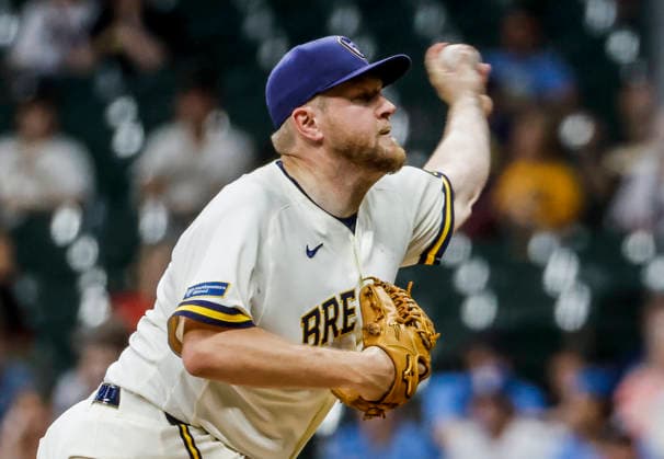 Milwaukee Brewers relief Jared Koenig throws in the eighth inning of the MLB, Baseball Herren, USA game between the Cincinnati Reds and the Milwaukee Brewers at American Family Field in Milwaukee, Wisconsin on Tuesday, June 30, 2026.  MIL20260630835 TANNENxMAURY