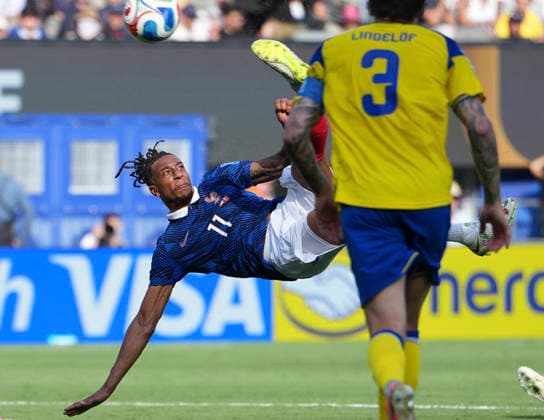 (260701) -- NEW YORK, July 1, 2026 -- Michael Olise (L) of France shoots during the round of 32 match between France and Sweden at the 2026 FIFA World Cup, WM, Weltmeisterschaft, Fussball at the New York New Jersey Stadium, the United States, June 30, 2026. ) (SP)U.S.-NEW YORK-FOOTBALL-FIFA WORLD CUP-ROUND OF 32-FRA VS SWE LuixSiuxWai 