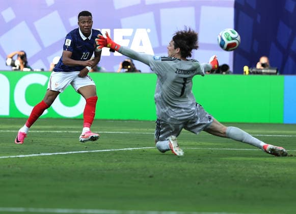 (260701) -- NEW YORK, July 1, 2026 -- Kylian Mbappe of France shoots to score during the round of 32 match between France and Sweden at the 2026 FIFA World Cup, WM, Weltmeisterschaft, Fussball at the New York New Jersey Stadium, the United States, June 30, 2026. ) (SP)U.S.-NEW YORK-FOOTBALL-FIFA WORLD CUP-ROUND OF 32-FRA VS SWE HuxXingyu 