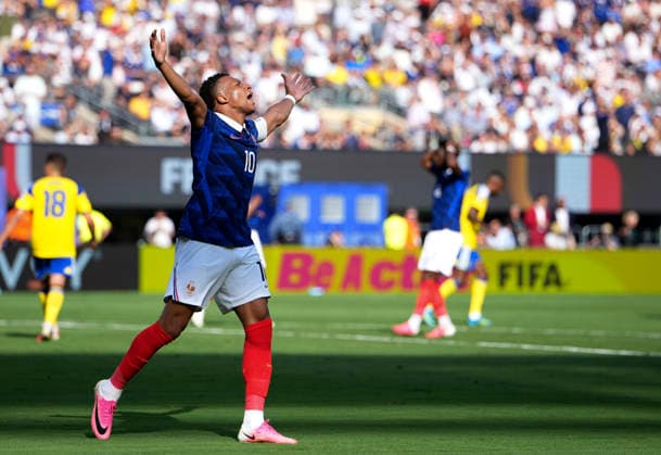 (260701) -- NEW YORK, July 1, 2026 -- Kylian Mbappe of France reacts as he misses a chance during the round of 32 match between France and Sweden at the 2026 FIFA World Cup, WM, Weltmeisterschaft, Fussball at the New York New Jersey Stadium, the United States, June 30, 2026. ) (SP)U.S.-NEW YORK-FOOTBALL-FIFA WORLD CUP-ROUND OF 32-FRA VS SWE LuixSiuxWai 
