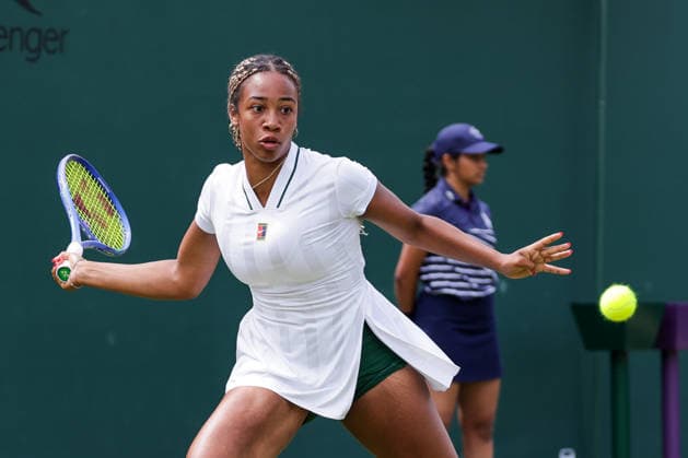 (260701) -- LONDON, July 1, 2026 -- Tyra Caterina Grant of Italy returns the ball during the women s singles first round match against Katie Boulter of Britain at Wimbledon tennis Championship in London, Britain, on June 30, 2026. (Photo by Xinhua) (SP)BRITAIN-LONDON-TENNIS-WIMBLEDON-WOMEN S SINGLES DinendraxHaria 