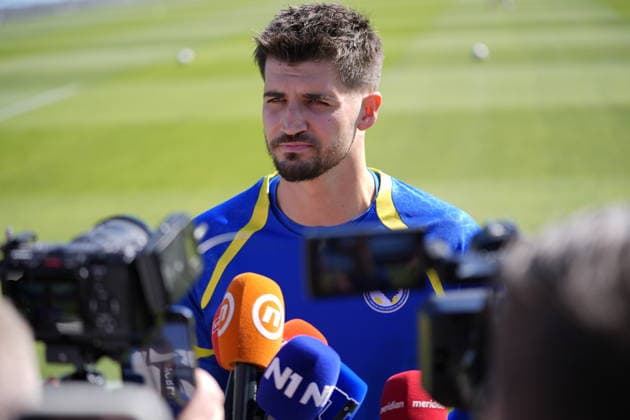 FIFA World Cup, WM, Weltmeisterschaft, Fussball 2026: Media day for Bosnia and Herzegovina in San Jose, California SAN JOSE, CALIFORNIA - JUNE 30: Goalkeeper Nikola Vasilj of team Bosnia Herzegovina speaks to press at PayPal Park in San Jose on June 30, 2026 before training session ahead of the 2026 FIFA World Cup Round 32 match between USA vs Bosnia and Herzegovina at the San Francisco Stadium (Levi s Stadium) in Santa Clara, California, United States. Tayfun Coskun Anadolu California United States. Editorial use only. Please get in touch for any other usage.  Copyright: x2026xAnadoluxTayfunxCoskunx