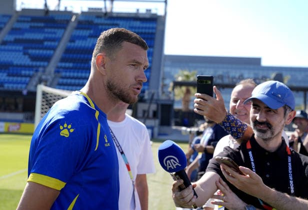 FIFA World Cup, WM, Weltmeisterschaft, Fussball 2026: Media day for Bosnia and Herzegovina in San Jose, California SAN JOSE, CALIFORNIA - JUNE 30: Edin Dzeko of team Bosnia Herzegovina speaks to press at PayPal Park in San Jose on June 30, 2026 before training session ahead of the 2026 FIFA World Cup Round 32 match between USA vs Bosnia and Herzegovina at the San Francisco Stadium (Levi s Stadium) in Santa Clara, California, United States. Tayfun Coskun Anadolu California United States. Editorial use only. Please get in touch for any other usage.  Copyright: x2026xAnadoluxTayfunxCoskunx