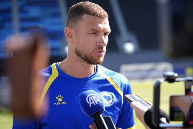FIFA World Cup, WM, Weltmeisterschaft, Fussball 2026: Media day for Bosnia and Herzegovina in San Jose, California SAN JOSE, CALIFORNIA - JUNE 30: Edin Dzeko of team Bosnia Herzegovina speaks to press at PayPal Park in San Jose on June 30, 2026 before training session ahead of the 2026 FIFA World Cup Round 32 match between USA vs Bosnia and Herzegovina at the San Francisco Stadium (Levi s Stadium) in Santa Clara, California, United States. Tayfun Coskun Anadolu California United States. Editorial use only. Please get in touch for any other usage.  Copyright: x2026xAnadoluxTayfunxCoskunx