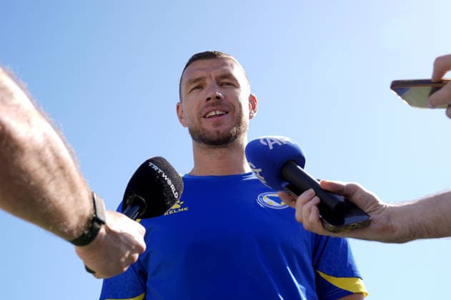 FIFA World Cup, WM, Weltmeisterschaft, Fussball 2026: Media day for Bosnia and Herzegovina in San Jose, California SAN JOSE, CALIFORNIA - JUNE 30: Edin Dzeko of team Bosnia Herzegovina speaks to press at PayPal Park in San Jose on June 30, 2026 before training session ahead of the 2026 FIFA World Cup Round 32 match between USA vs Bosnia and Herzegovina at the San Francisco Stadium (Levi s Stadium) in Santa Clara, California, United States. Tayfun Coskun Anadolu California United States. Editorial use only. Please get in touch for any other usage.  Copyright: x2026xAnadoluxTayfunxCoskunx