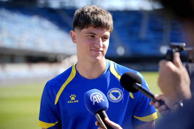 FIFA World Cup, WM, Weltmeisterschaft, Fussball 2026: Media day for Bosnia and Herzegovina in San Jose, California SAN JOSE, CALIFORNIA - JUNE 30: Arjan Malic of team Bosnia Herzegovina speaks to press at PayPal Park in San Jose on June 30, 2026 before training session ahead of the 2026 FIFA World Cup Round 32 match between USA vs Bosnia and Herzegovina at the San Francisco Stadium (Levi s Stadium) in Santa Clara, California, United States. Tayfun Coskun Anadolu California United States. Editorial use only. Please get in touch for any other usage.  Copyright: x2026xAnadoluxTayfunxCoskunx