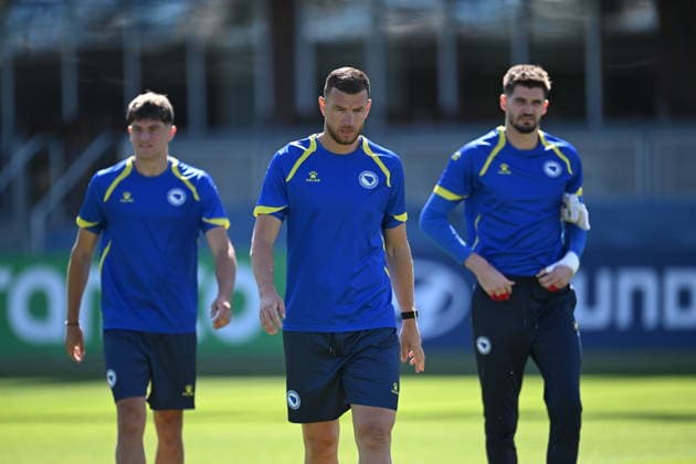 FIFA World Cup, WM, Weltmeisterschaft, Fussball 2026: Training session of Bosnia and Herzegovina in San Jose, California SAN JOSE, CALIFORNIA - JUNE 30: Edin Dzeko (center), Nikola Vasilj (right) and Arjan Malic (left) of team Bosnia Herzegovina attend a training session at PayPal Park in San Jose on June 30, 2026 ahead of the 2026 FIFA World Cup Round 32 match between USA vs Bosnia and Herzegovina at the San Francisco Stadium (Levi s Stadium) in Santa Clara, California, United States. Tayfun Coskun Anadolu California United States. Editorial use only. Please get in touch for any other usage.  Copyright: x2026xAnadoluxTayfunxCoskunx