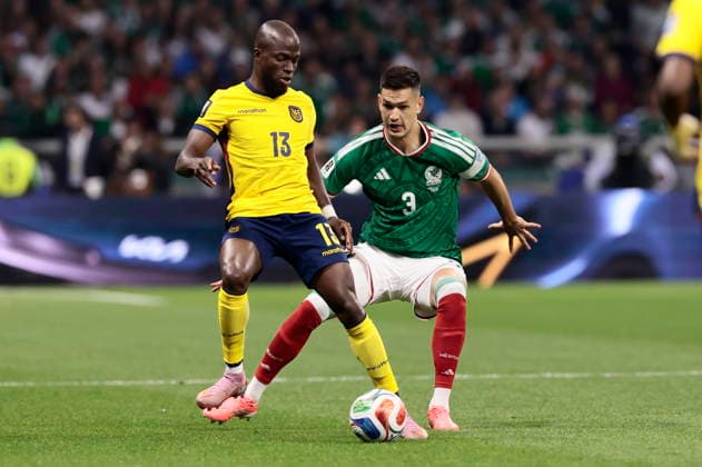FIFA World Cup, WM, Weltmeisterschaft, Fussball 2026 - Round of 32 - Mexico vs Ecuador Cesar Montes (R) of Mexico in action against Enner Valencia of Ecuador during the FIFA World Cup 2026 Round of 32 match Mexico against Ecuador in Mexico City, Mexico, 30 June 2026. Mexico City Mexico  Copyright: xJOSExMENDEZx