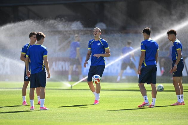 FIFA World Cup, WM, Weltmeisterschaft, Fussball 2026: Training session of Bosnia and Herzegovina in San Jose, California SAN JOSE, CALIFORNIA - JUNE 30: Players of team Bosnia Herzegovina attend a training session at PayPal Park in San Jose on June 30, 2026 ahead of the 2026 FIFA World Cup Round 32 match between USA vs Bosnia and Herzegovina at the San Francisco Stadium (Levi s Stadium) in Santa Clara, California, United States. Tayfun Coskun Anadolu California United States. Editorial use only. Please get in touch for any other usage.  Copyright: x2026xAnadoluxTayfunxCoskunx