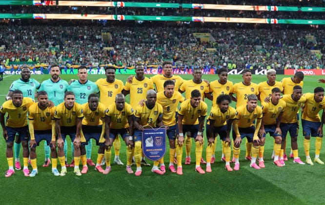 (260701) -- MEXICO CITY, July 1, 2026 -- Players of Ecuador pose before the round of 32 match between Mexico and Ecuador at the 2026 FIFA World Cup, WM, Weltmeisterschaft, Fussball at the Mexico City Stadium, Mexico, June 30, 2026. (Photo by Xinhua) (SP)MEXICO-MEXICO CITY-FOOTBALL-FIFA WORLD CUP-ROUND OF 32-MEX VS ECU MartinxZabala 