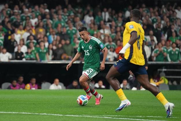 Mexico v Ecuador - FIFA World Cup, WM, Weltmeisterschaft, Fussball 2026 - Round of 32 MEXICO CITY, MEXICO - JUNE 30: Roberto Alvarado (25) of Mexico in action during the 2026 FIFA World Cup Round of 32 match between Mexico and Ecuador at Mexico Stadium (Estadio Azteca) in Mexico City, Mexico on June 30, 2026. Juancho Torres Anadolu Mexico Mexico. Editorial use only. Please get in touch for any other usage.  Copyright: x2026xAnadoluxJuanchoxTorresx