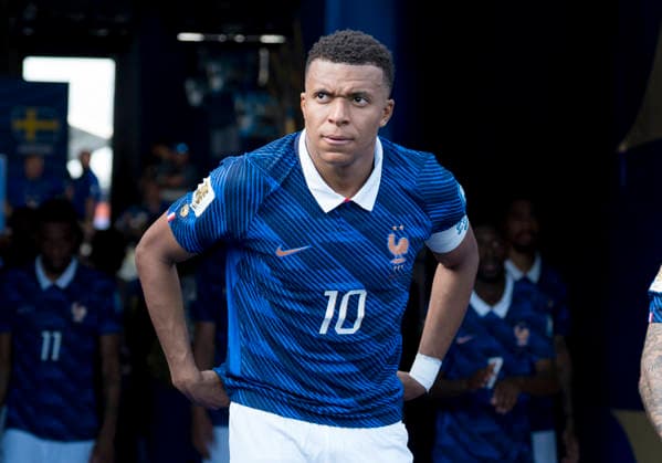 Einzelbild, Single image: Kylian Mbappe (France, 10) vor Beginn der zweiten Halbzeit FIFA World Cup, WM, Weltmeisterschaft, Fussball 2026: Frankreich vs Schweden 30 June 2026, FIFA World Cup 2026: Frankreich vs Schweden (Round of 32) at New York New Jersey Stadium in East Rutherford, New Jersey, USA. *** Single image: Kylian Mbappé, France, 10 minutes before the start of the second half of the 2026 FIFA World Cup match between France and Sweden on June 30, 2026, 2026 FIFA World Cup: France vs. Sweden, Round of 32, at New York–New Jersey Stadium in East Rutherford, New Jersey, USA Copyright: HMBxMedia xMarcoxBader