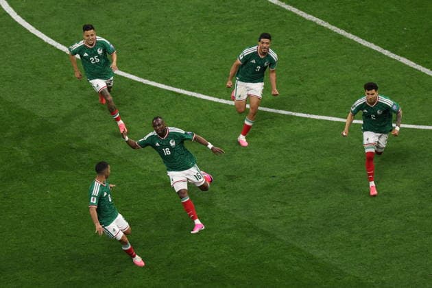 FIFA World Cup, WM, Weltmeisterschaft, Fussball 2026 - Round of 32 - Mexico vs Ecuador Julian Quinones of Mexico (C) celebrates with his teammates after scoring the 1-0 goal during the FIFA World Cup 2026 Round of 32 match Mexico against Ecuador in Mexico City, Mexico, 30 June 2026. Ciudad de Mexico Mexico  Copyright: xISAACxESQUIVELx