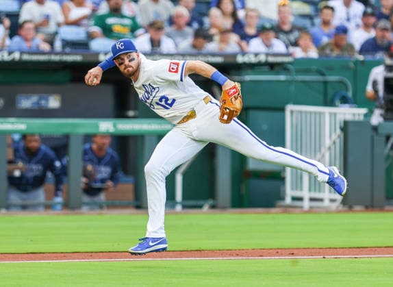 Sport Bilder des Tages #3 JUNE 30, 2026: Kansas City Royals infielder Nick Loftin (12) fields a ground ball and throws to first base against the Tampa Bay Rays at Kauffman Stadium in Kansas City, MO. CSM Kansas City United States - ZUMAc04_ 20260630_zma_c04_191 Copyright: xRomanxPunox