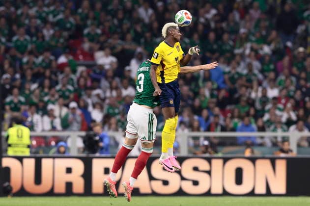 FIFA World Cup, WM, Weltmeisterschaft, Fussball 2026 - Round of 32 - Mexico vs Ecuador Cesar Montes (L) of Mexico in action against Nilson Angulo of Ecuador during the FIFA World Cup 2026 Round of 32 match Mexico against Ecuador in Mexico City, Mexico, 30 June 2026. Mexico City Mexico  Copyright: xJOSExMENDEZx