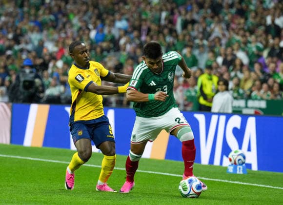 Mexico v Ecuador - FIFA World Cup, WM, Weltmeisterschaft, Fussball 2026 - Round of 32 MEXICO CITY, MEXICO - JUNE 30: Jesus Gallardo (23) of Mexico in action against John Yeboah (9) of Ecuador during the 2026 FIFA World Cup Round of 32 match between Mexico and Ecuador at Mexico Stadium (Estadio Azteca) in Mexico City, Mexico on June 30, 2026. Juancho Torres Anadolu Mexico City Mexico. Editorial use only. Please get in touch for any other usage.  Copyright: x2026xAnadoluxJuanchoxTorresx