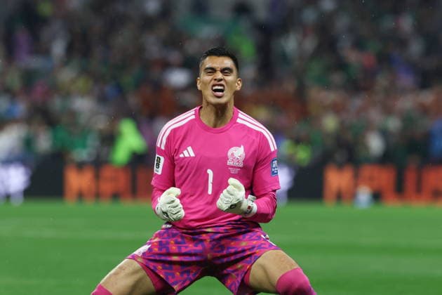 FIFA World Cup, WM, Weltmeisterschaft, Fussball 2026 - Round of 32 - Mexico vs Ecuador Goalkeeper Raul Rangel of Mexico celebrates the 1-0 goal during the FIFA World Cup 2026 Round of 32 match Mexico against Ecuador in Mexico City, Mexico, 30 June 2026. Mexico City Mexico  Copyright: xALEXxCRUZx