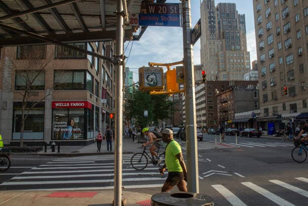 June 30, 2026, New York City, New York, USA: The New York City Department of Transportation hung orange and blue signs with the names and jersey numbers of each New York Knick basketball player at intersections along Sixth and Seventh Avenues in New York City. Knicks player Jeremy Sochan honored at the intersection West 20th street and Seventh Avenue. New York City USA - ZUMAt442 20260630_znp_t442_006 Copyright: xBillyxTompkinsx