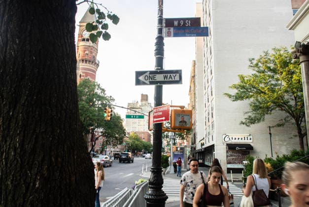 June 30, 2026, New York City, New York, USA: The New York City Department of Transportation hung orange and blue signs with the names and jersey numbers of each New York Knick basketball player at intersections along Sixth and Seventh Avenues in New York City. Knicks player Kevin McCullar honored at the intersection of West 9th street and Sixth Avenue. New York City USA - ZUMAt442 20260630_znp_t442_010 Copyright: xBillyxTompkinsx
