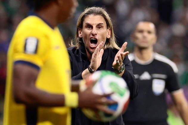 FIFA World Cup, WM, Weltmeisterschaft, Fussball 2026 - Round of 32 - Mexico vs Ecuador Ecuador s head coach Sebastian Beccacece gestures during the FIFA World Cup 2026 Round of 32 match Mexico against Ecuador in Mexico City, Mexico, 30 June 2026. Mexico City Mexico  Copyright: xJOSExMENDEZx