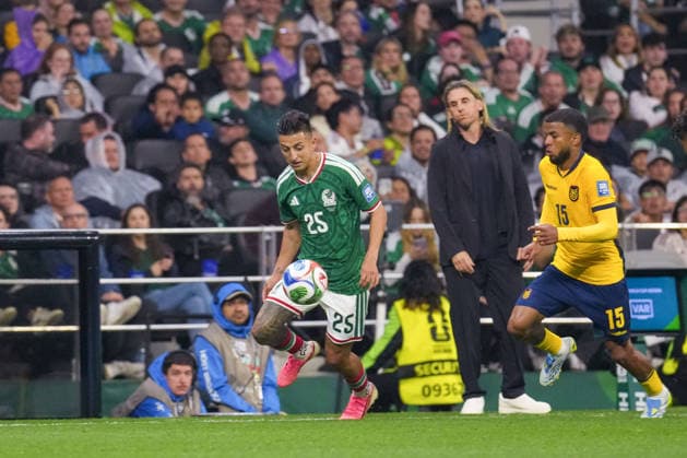 Mexico v Ecuador - FIFA World Cup, WM, Weltmeisterschaft, Fussball 2026 - Round of 32 MEXICO CITY, MEXICO - JUNE 30: Roberto Alvarado (25) of Mexico in action during the 2026 FIFA World Cup Round of 32 match between Mexico and Ecuador at Mexico Stadium (Estadio Azteca) in Mexico City, Mexico on June 30, 2026. Juancho Torres Anadolu Mexico City Mexico. Editorial use only. Please get in touch for any other usage.  Copyright: x2026xAnadoluxJuanchoxTorresx
