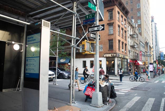June 30, 2026, New York City, New York, USA: The New York City Department of Transportation hung orange and blue signs with the names and jersey numbers of each New York Knick basketball player at intersections along Sixth and Seventh Avenues in New York City. KNicks player Mikal Bridges honored at the intersection of West 25th street and Seventh Avenue. New York City USA - ZUMAt442 20260630_znp_t442_014 Copyright: xBillyxTompkinsx