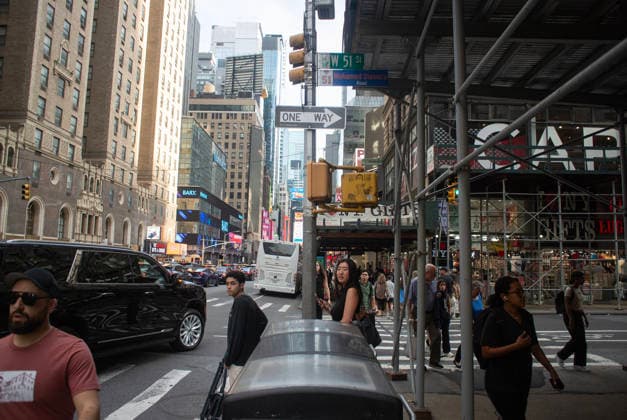 June 30, 2026, New York City, New York, USA: The New York City Department of Transportation hung orange and blue signs with the names and jersey numbers of each New York Knick basketball player at intersections along Sixth and Seventh Avenues in New York City. Knicks player Mohamed Diawara honored at the intersection of West 51st street and Seventh Avenue. New York City USA - ZUMAt442 20260630_znp_t442_017 Copyright: xBillyxTompkinsx