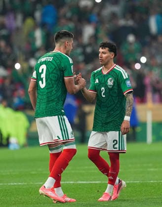 Mexico v Ecuador - FIFA World Cup, WM, Weltmeisterschaft, Fussball 2026 - Round of 32 MEXICO CITY, MEXICO - JUNE 30: Cesar Montes (3) of Mexico talks to his teammate Jorge Sanchez (2) during the 2026 FIFA World Cup Round of 32 match between Mexico and Ecuador at Mexico Stadium (Estadio Azteca) in Mexico City, Mexico on June 30, 2026. Juancho Torres Anadolu Mexico City Mexico. Editorial use only. Please get in touch for any other usage.  Copyright: x2026xAnadoluxJuanchoxTorresx