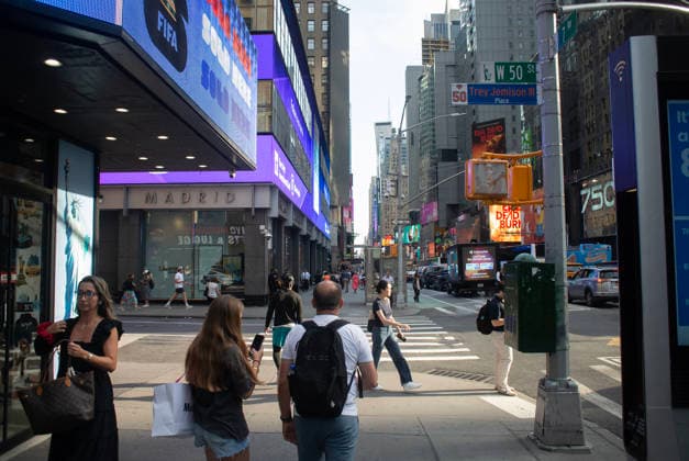 June 30, 2026, New York City, New York, USA: The New York City Department of Transportation hung orange and blue signs with the names and jersey numbers of each New York Knick basketball player at intersections along Sixth and Seventh Avenues in New York City. Knicks player Trey Jemison III honored at the intersection of West 50th street and Seventh Avenue. New York City USA - ZUMAt442 20260630_znp_t442_021 Copyright: xBillyxTompkinsx