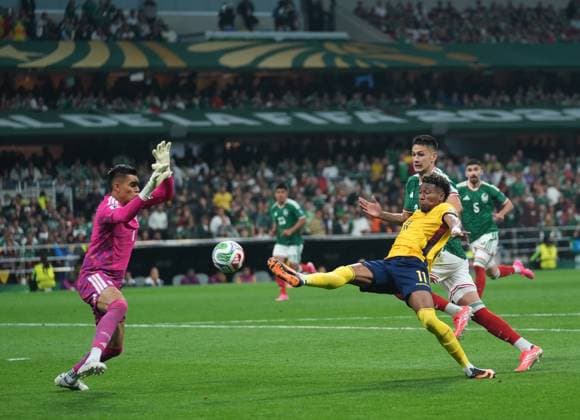 Mexico v Ecuador - FIFA World Cup, WM, Weltmeisterschaft, Fussball 2026 - Round of 32 MEXICO CITY, MEXICO - JUNE 30: Raul Rangel (1) of Mexico in action against Kevin Rodriguez (11) of Ecuador during the 2026 FIFA World Cup Round of 32 match between Mexico and Ecuador at Mexico Stadium (Estadio Azteca) in Mexico City, Mexico on June 30, 2026. Juancho Torres Anadolu Mexico City Mexico. Editorial use only. Please get in touch for any other usage.  Copyright: x2026xAnadoluxJuanchoxTorresx