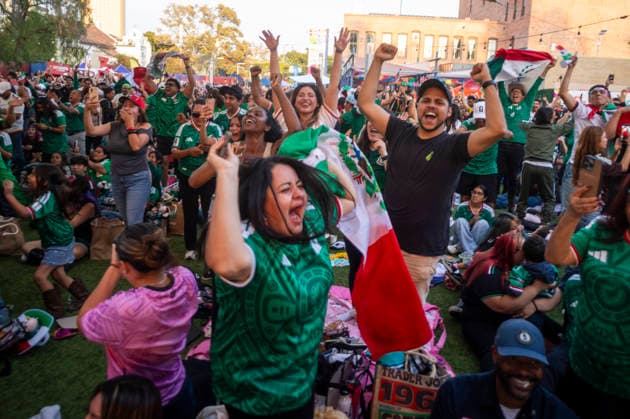 June 30, 2026, Los Angeles, California, USA: Fans of Mexico react while watching a live broadcast of the FIFA World Cup, WM, Weltmeisterschaft, Fussball Round of 32 soccer match between Mexico and Ecuador at a watch party in Los Angeles, on Tuesday, June 20, 2026. Los Angeles USA - ZUMAc68_ 20260630_zaf_c68_010 Copyright: xRingoxChiux